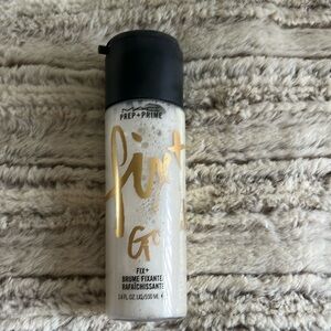MAC Cosmetics makeup setting spray
